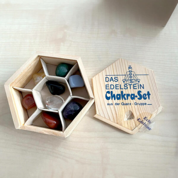 Edelstein Chakra Set in offener Holzbox mit 7 Fächern