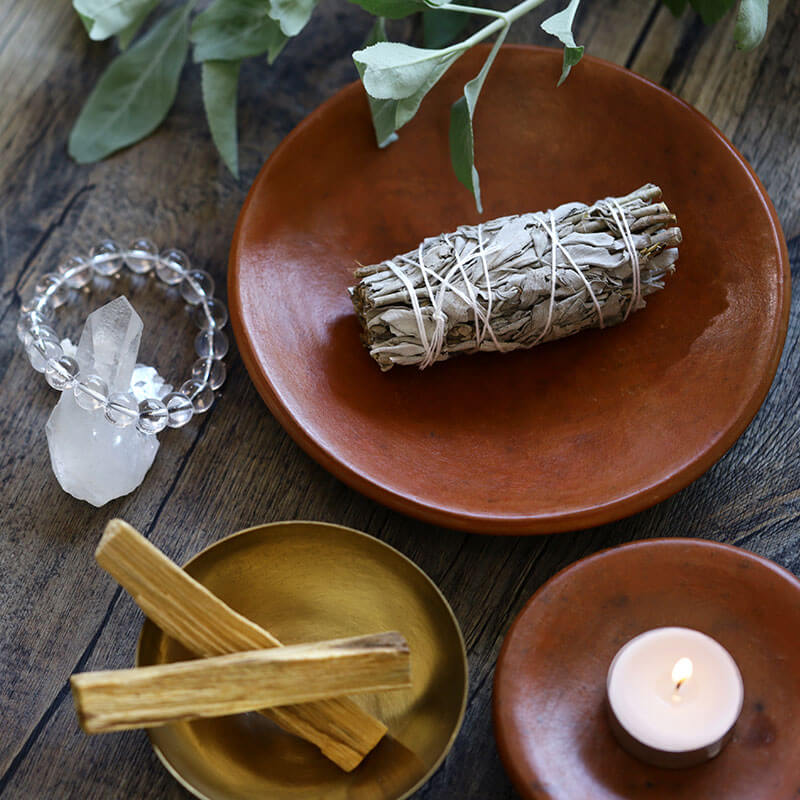 Räucherwerk mit weißem Salbei und Palo Santo